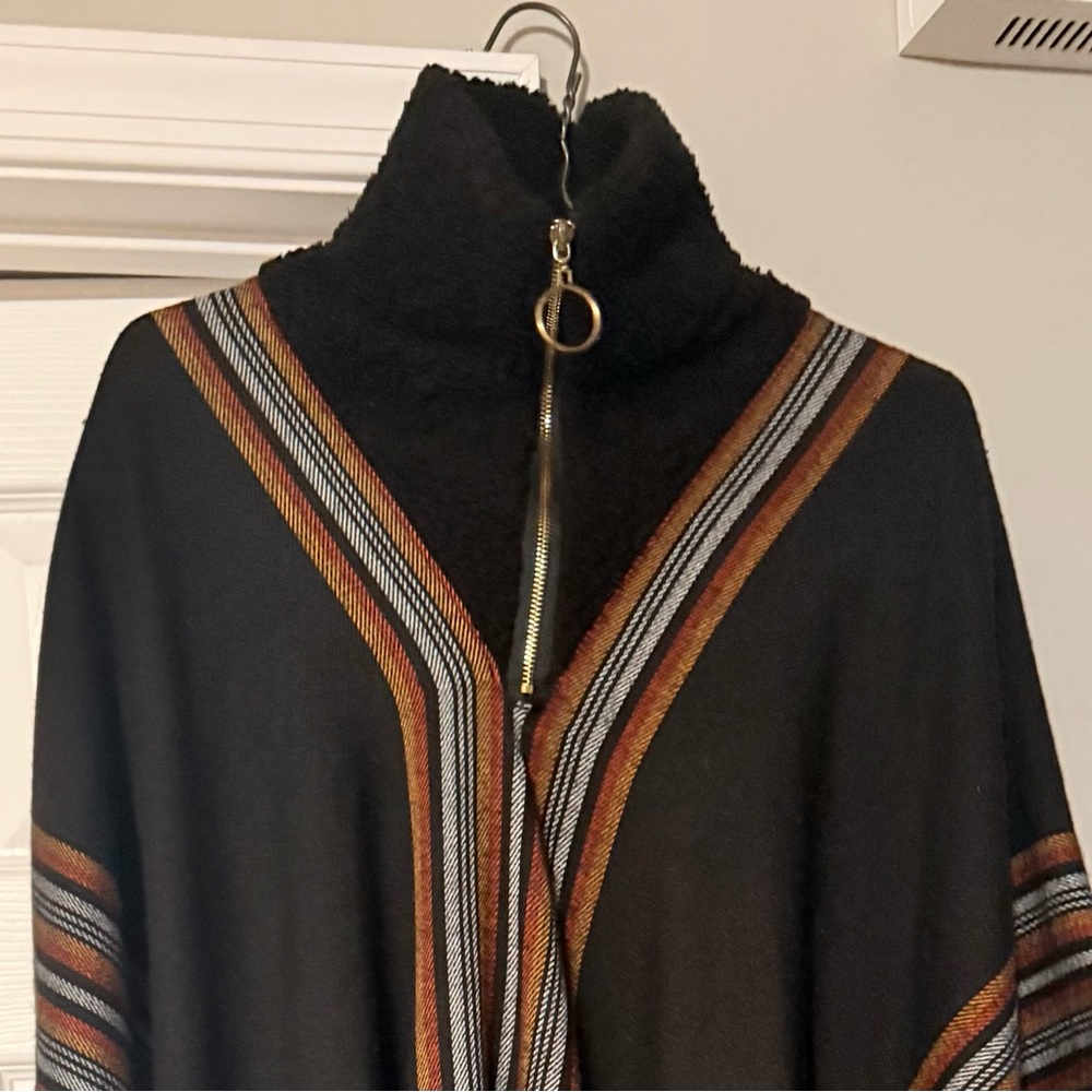 ⭐️🖤🧡Vince Camuto Black and Brown Cape🧡🖤⭐️